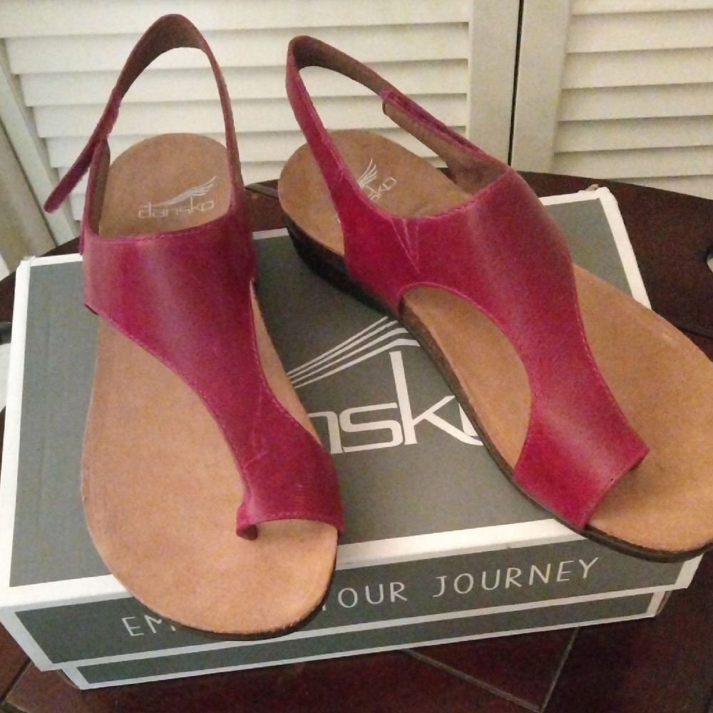 Dansko Women's Vibrant Sandals Burnished Magenta 7-1/2 To 8